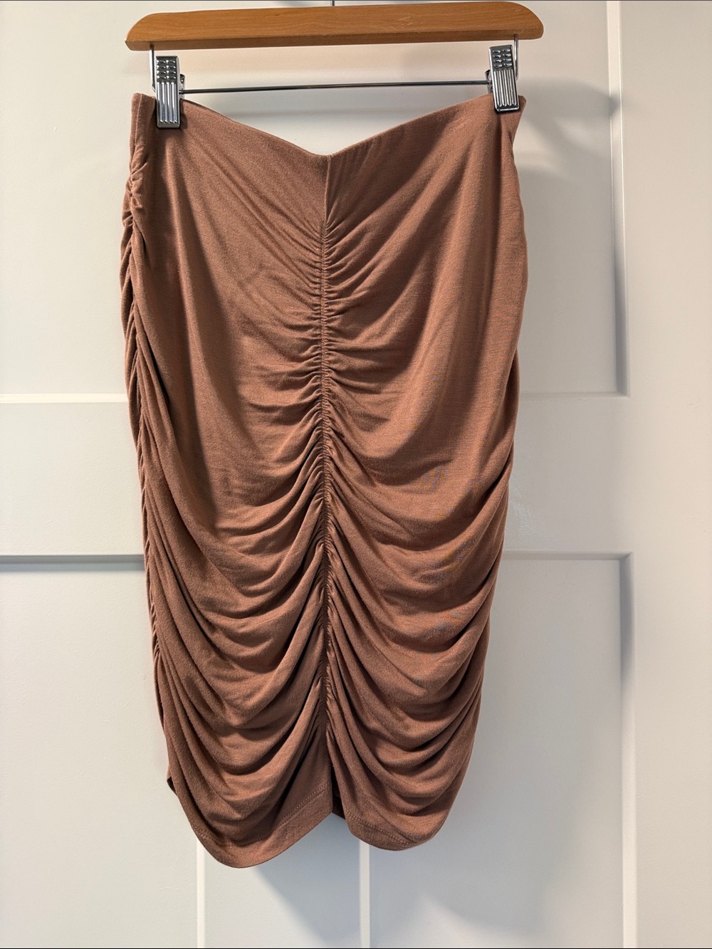 Babaton by Aritzia Ruched Midi Skirt in Dusty Rose